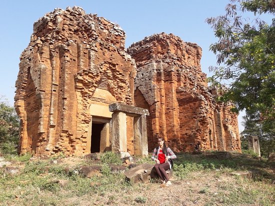 attraction-Prasat Sneung 2.jpg